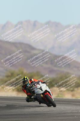 media/Oct-30-2025-Racers Edge (Thu) [[dabbdaf680]]/3-B Group/Session 2 (Turn 14)/